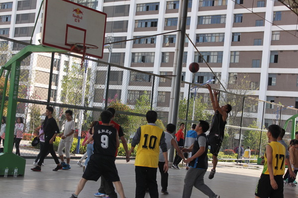 公司與藍焰燃氣有限公司舉行籃球聯(lián)誼賽