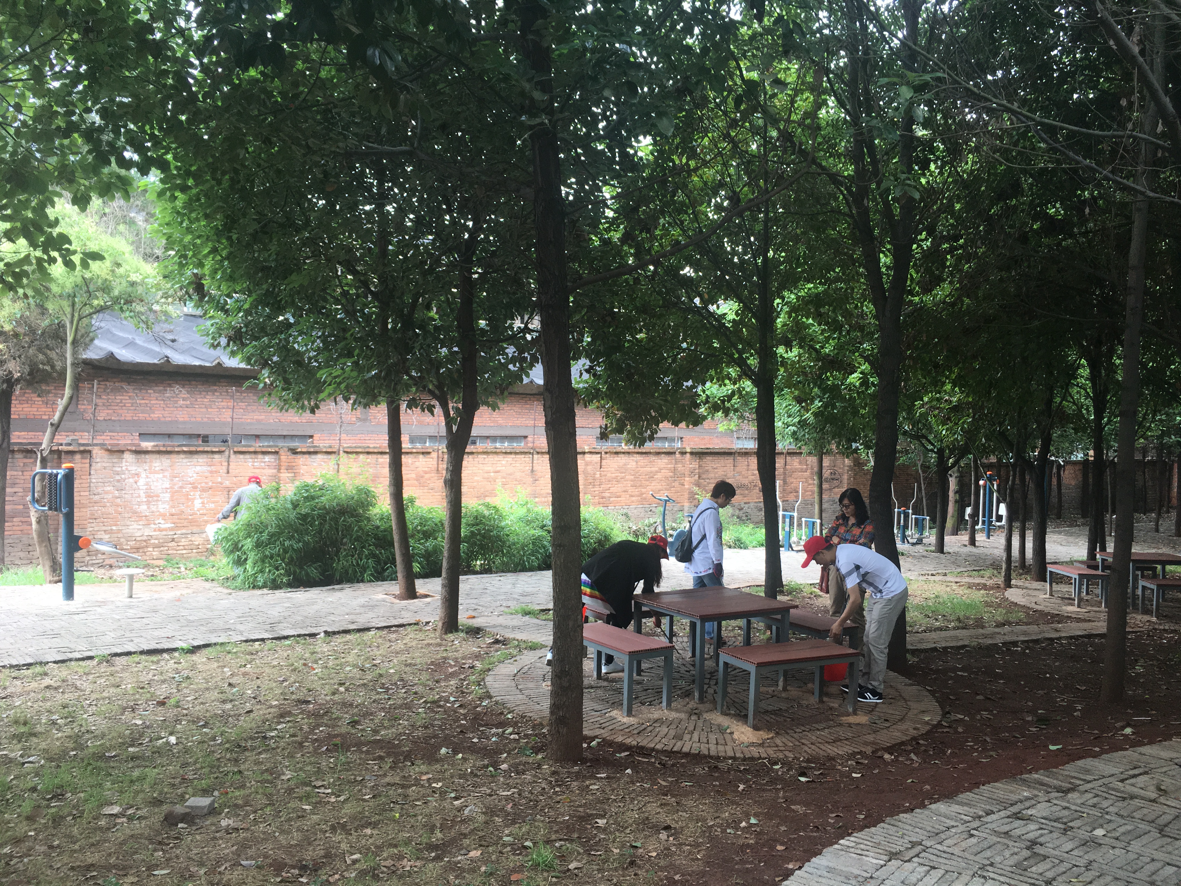 公司黨員模范帶頭助力創(chuàng)文