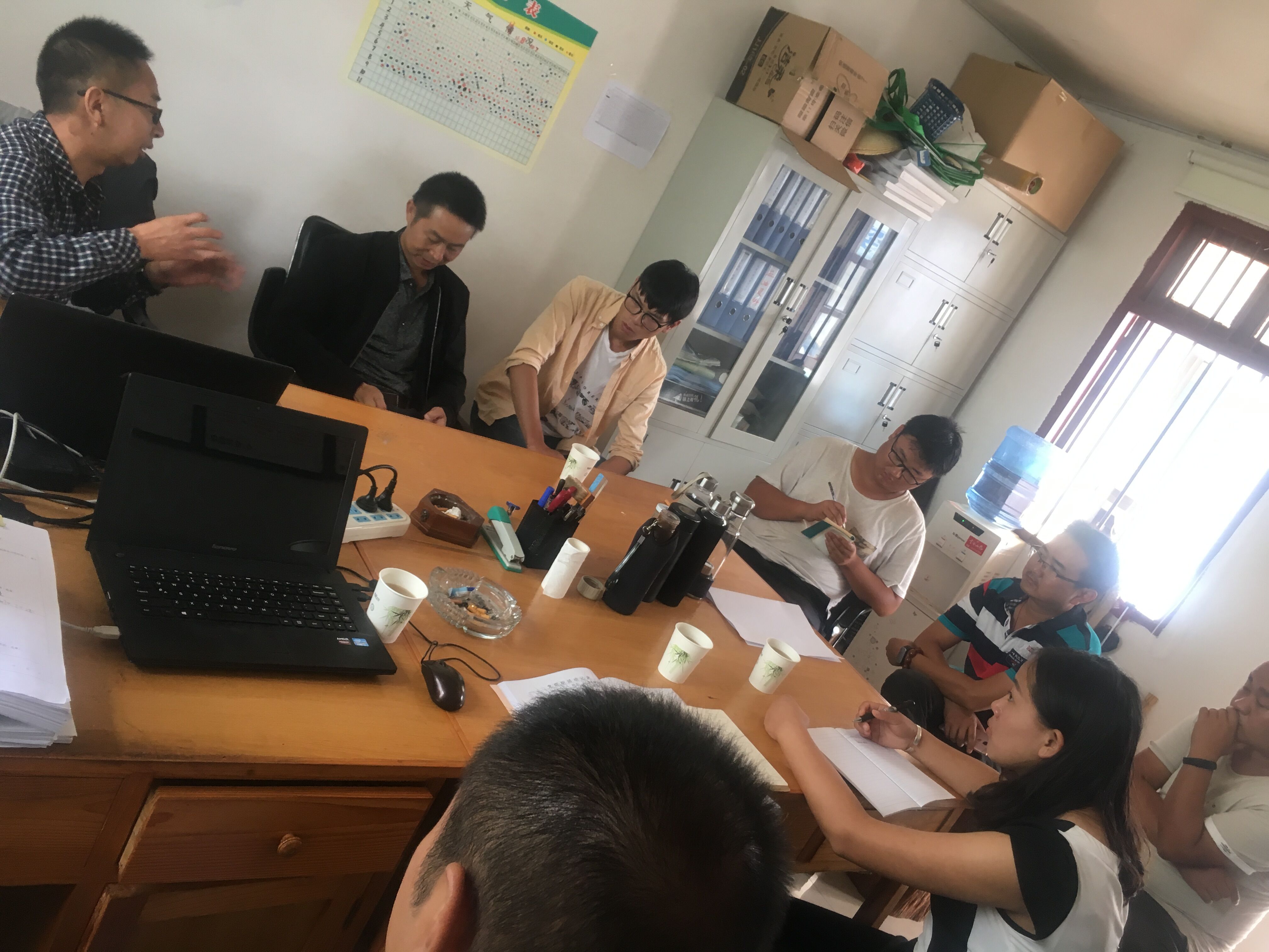 住建局黨委到320國道提升工程項目部開展工作交流會