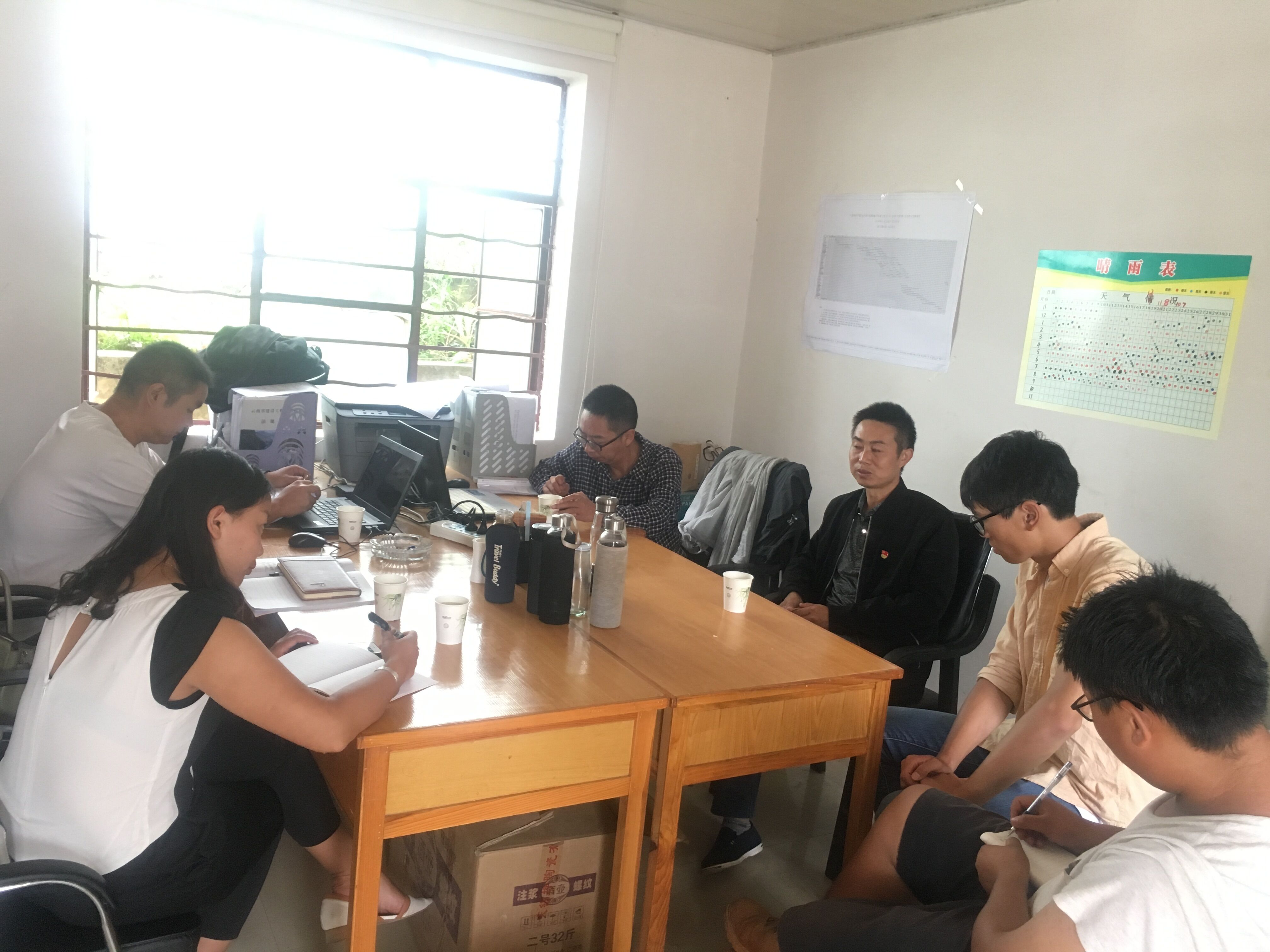 住建局黨委到320國道提升工程項目部開展工作交流會