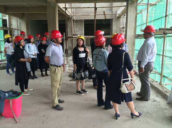云南省輕紡工業(yè)行業(yè)協(xié)會(huì)領(lǐng)導(dǎo)蒞臨我司監(jiān)理的云南工藝美術(shù)學(xué)校建設(shè)項(xiàng)目進(jìn)行檢查指導(dǎo)工作