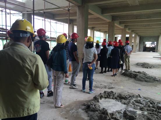 云南省輕紡工業(yè)行業(yè)協(xié)會(huì)領(lǐng)導(dǎo)蒞臨我司監(jiān)理的云南工藝美術(shù)學(xué)校建設(shè)項(xiàng)目進(jìn)行檢查指導(dǎo)工作