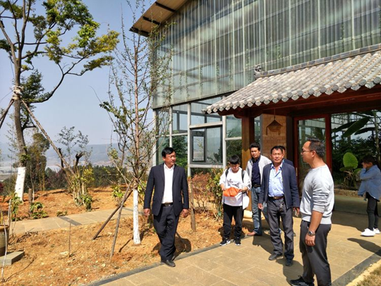 湯郎鄉(xiāng)人大主席張寧同志帶領(lǐng)典文村兩委同志到云南潤(rùn)益農(nóng)業(yè)開發(fā)有限公司參觀學(xué)習(xí)