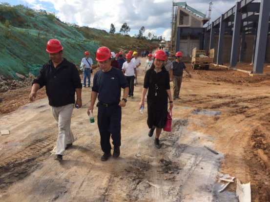 云南省教育廳組織有關(guān)高?；ú块T工作人員到我公司監(jiān)理的云南工藝美術(shù)學(xué)校新校區(qū)建設(shè)項目學(xué)習(xí)交流