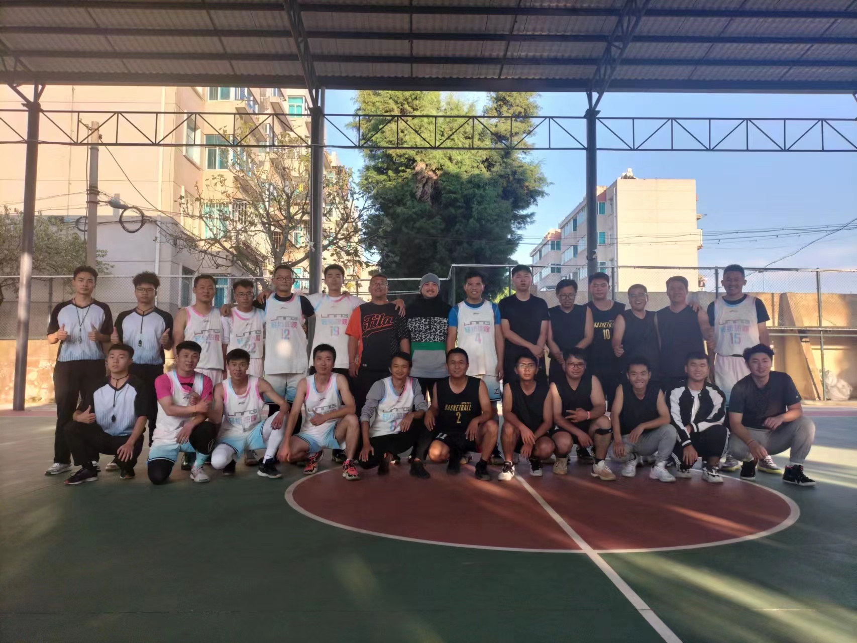 公司籃球隊與云南輕紡學(xué)校舉行籃球友誼賽