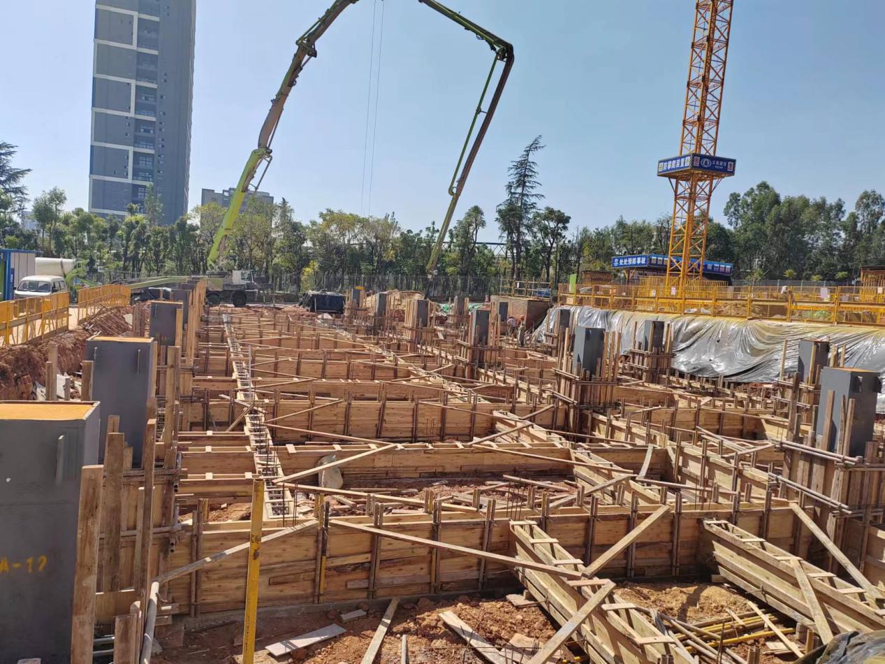 云南輕紡職業(yè)學(xué)院1標(biāo)段：1#、2#學(xué)生宿舍建設(shè)項(xiàng)目，2標(biāo)段：學(xué)生食堂建設(shè)項(xiàng)目10月份施工動(dòng)態(tài)