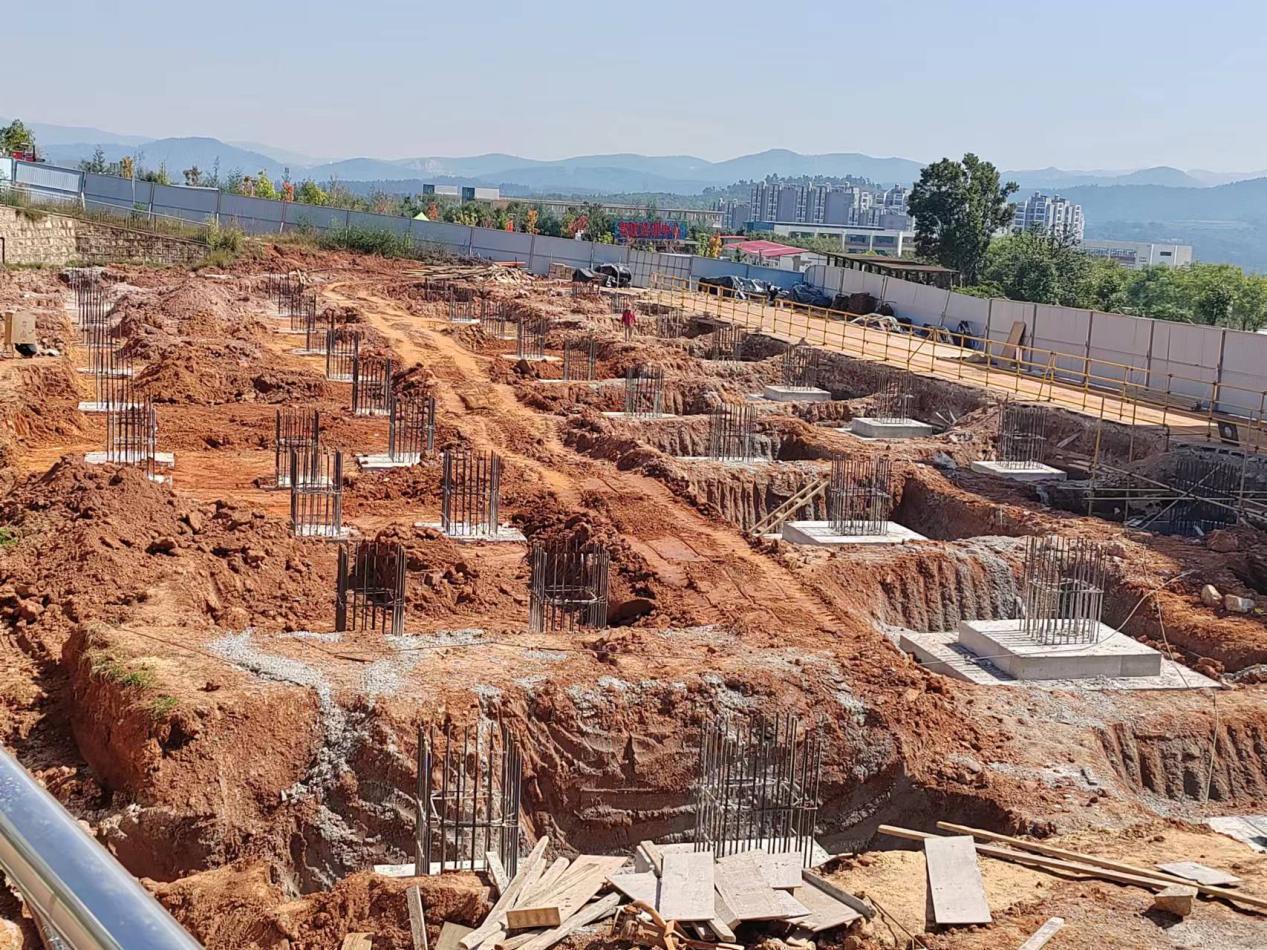 云南輕紡職業(yè)學(xué)院1標(biāo)段：1#、2#學(xué)生宿舍建設(shè)項(xiàng)目，2標(biāo)段：學(xué)生食堂建設(shè)項(xiàng)目10月份施工動(dòng)態(tài)