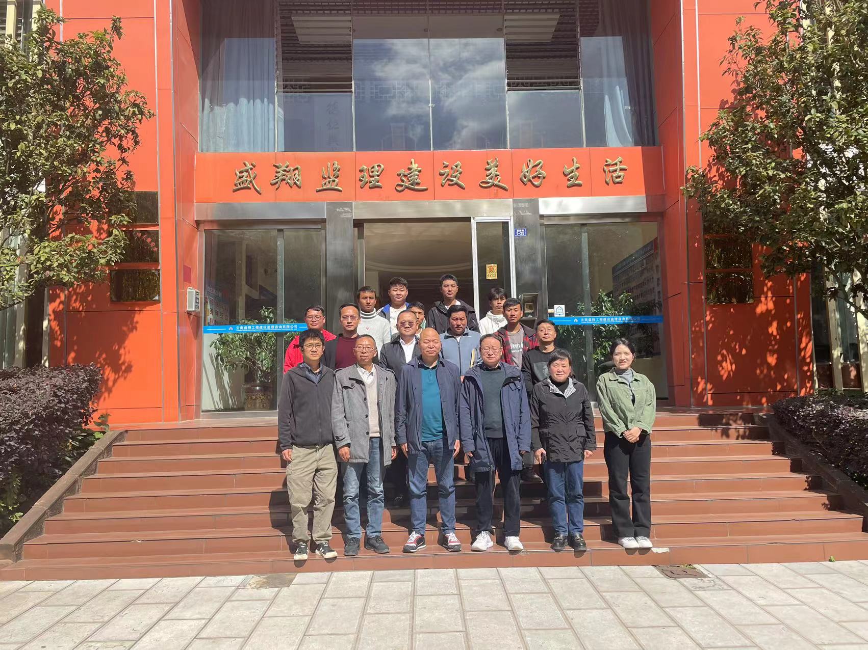 昆明冶金高等專(zhuān)科學(xué)校領(lǐng)導(dǎo)蒞臨我公司慰問(wèn)各級(jí)校友