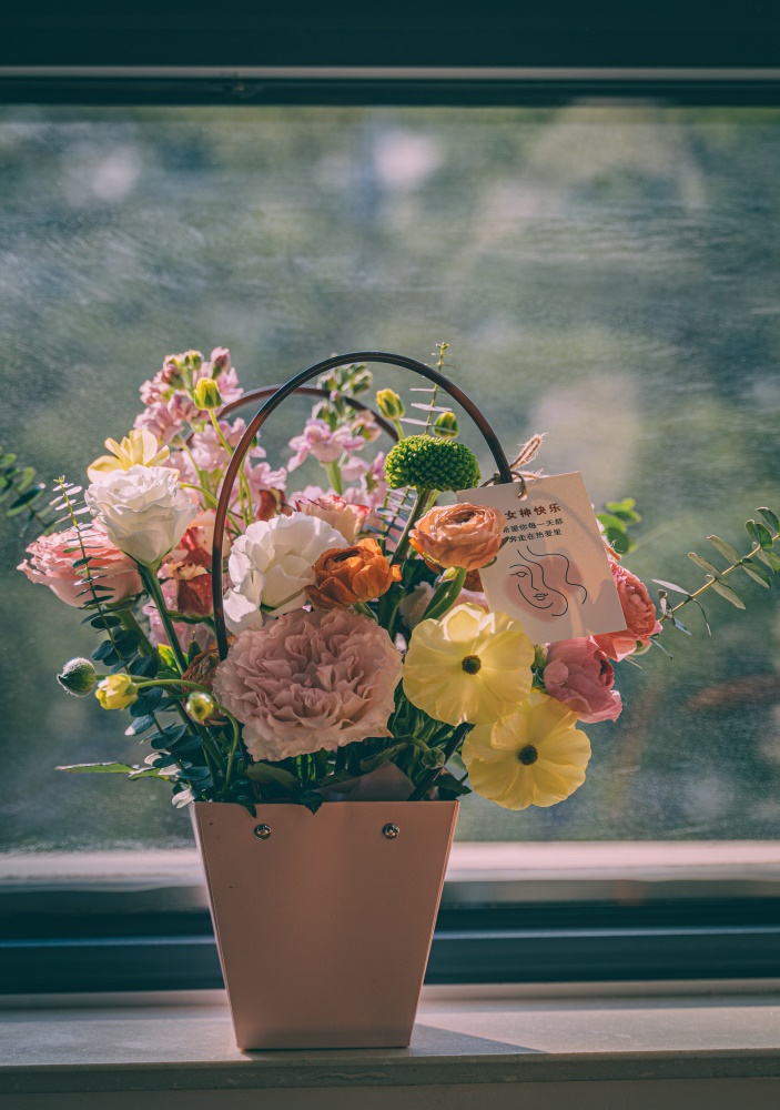 花香三月 綻放“她力量” ——慶祝 “三八”國(guó)際勞動(dòng)?jì)D女節(jié)暨主題黨日活動(dòng)