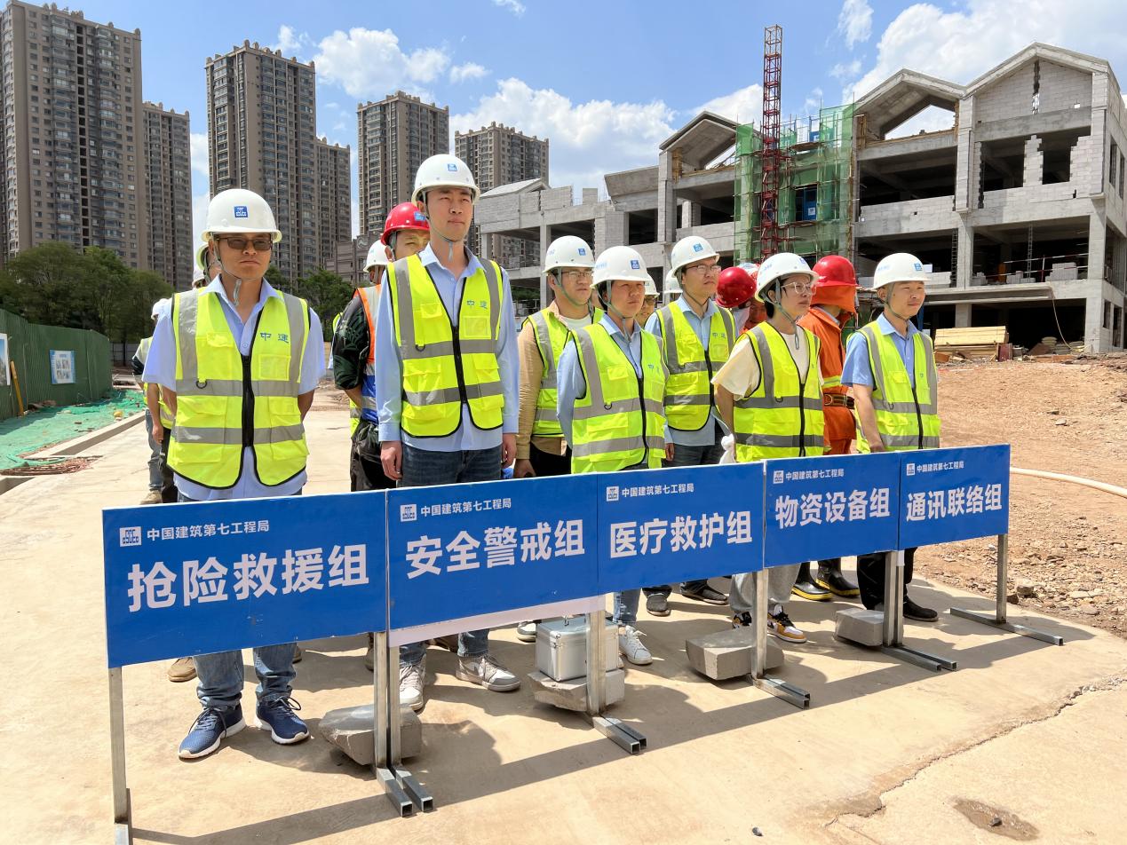 安寧市官廂街更新改造工程項(xiàng)目開(kāi)展消防應(yīng)急演練