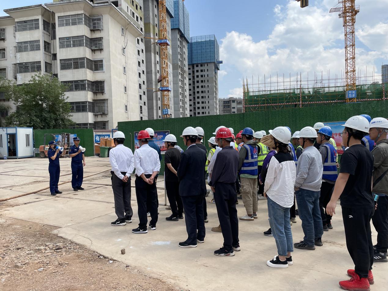 安寧市官廂街更新改造工程項(xiàng)目開(kāi)展消防應(yīng)急演練