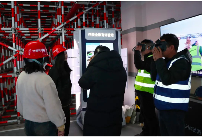 2023年12月由昆明市建筑協(xié)會組織的質量、安全觀摩活動在我司監(jiān)理的安寧市官廂街更新改造工程項目順利開展